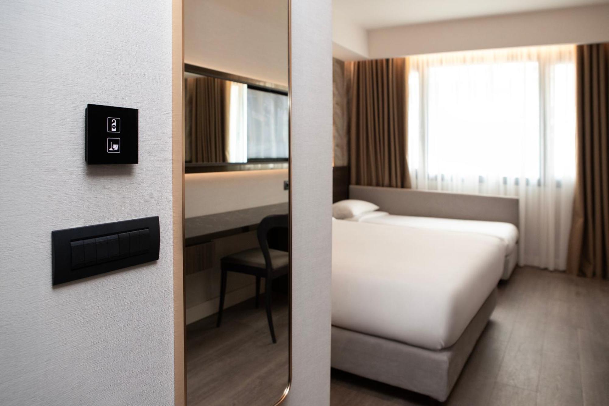 Luwian Athens Boutique Hotel Atenas Exterior foto